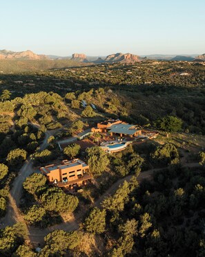 Exterior - Sedona's Best Studio! - Best Views, Sunsets, Pool (Sedona)