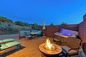 Terrace/patio - Sedona's Best Studio! - Best Views, Sunsets, Pool (Sedona)