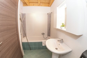Shower, hair dryer, bidet, towels - Seaside Residence with Aeolian Islands View – Pool, Gym & WiFi – Apt LIPARI (Patti)