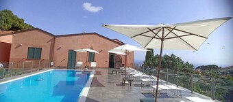 Seaside Residence with Aeolian Islands View – Pool, Gym & WiFi – Apt LIPARI