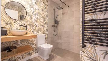 SĂšche-cheveux, serviettes fournies