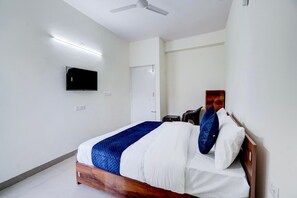 Deluxe Room | Soundproofing, free WiFi - Hotel Stay Station Near Expo Mart Greater Noida (Greater Noida)