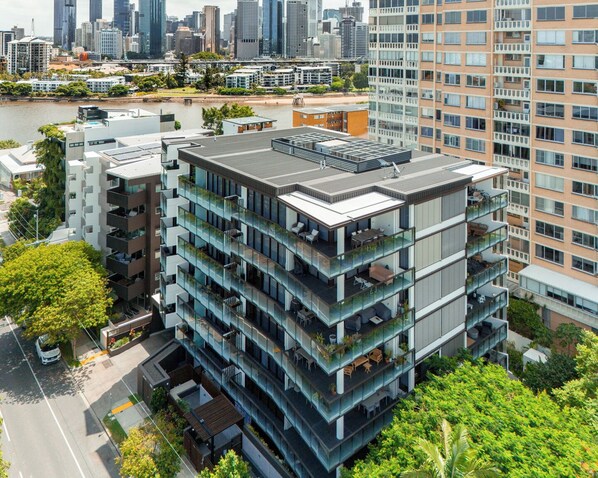 Exterior - Modern Oasis in New Farm l Walk to River and Cafes (New Farm)