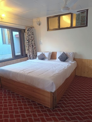 Quarto casal luxo | Opções para refeição no quarto