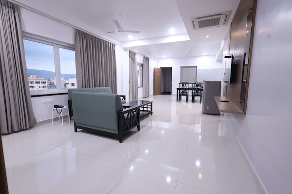 Standard Single Room | Ruang tamu | TV