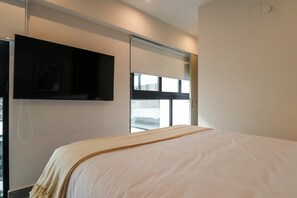 2 bedrooms, desk, iron/ironing board, WiFi