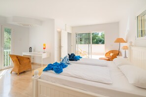 4 bedrooms, iron/ironing board, travel cot, free WiFi