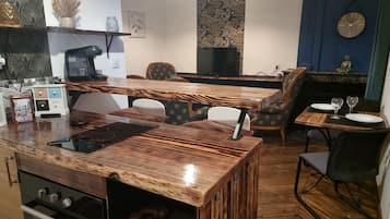 Apartemen Superior | Dapur pribadi | Mesin espresso, mesin pembuat kopi/teh, dan ketel listrik