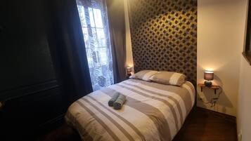 Superior Apartment | 2 bedrooms, blackout curtains, iron/ironing board, free WiFi