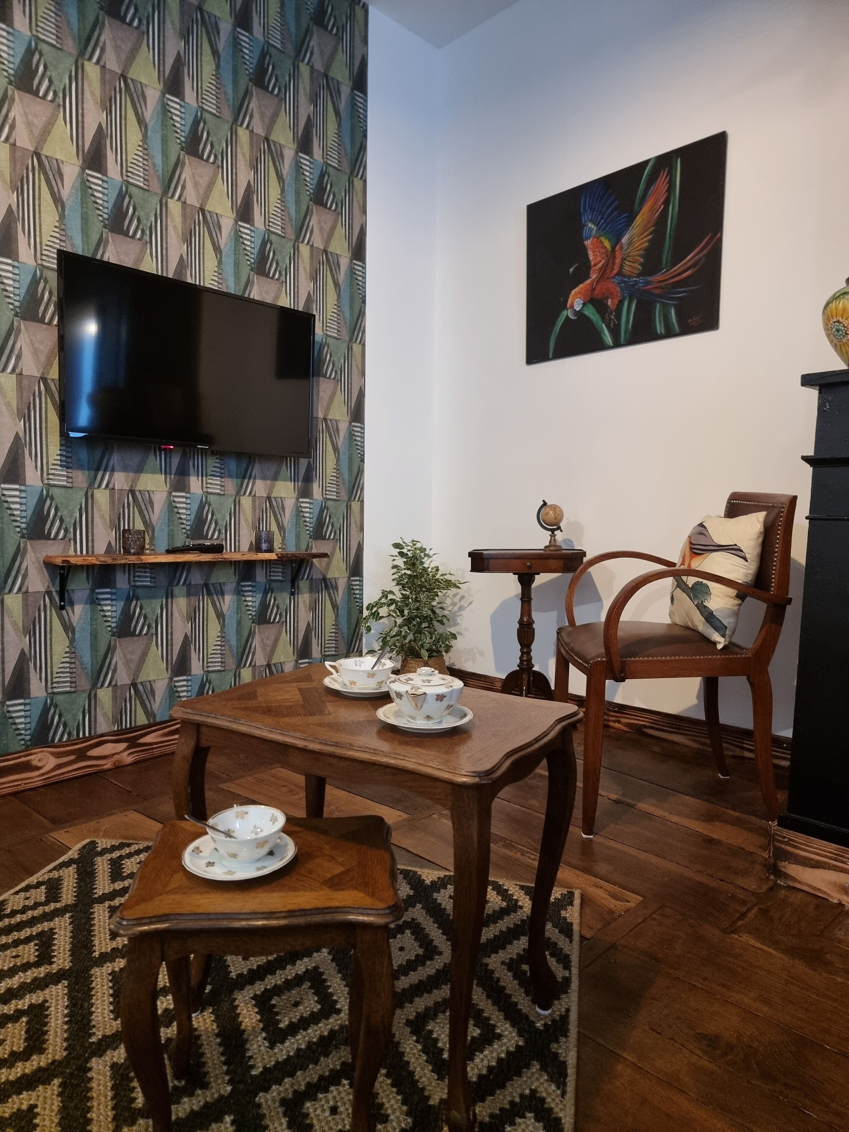 Numéro 22 – Prestigieuse résidence – Centre – Parking | Coin séjour | TV connectée de 102 cm avec chaînes numériques