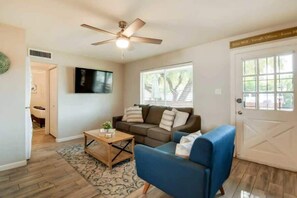 TV - Casa De Los Caballeros (Scottsdale)