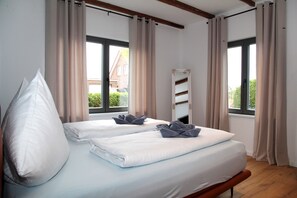 5 bedrooms, desk, free WiFi