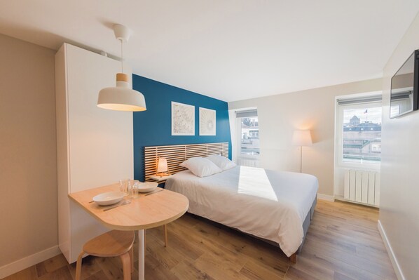 Classic Studio, City View | Laptop workspace, blackout drapes, free WiFi, bed sheets - Studios de la Nuée Bleue (Strasbourg)