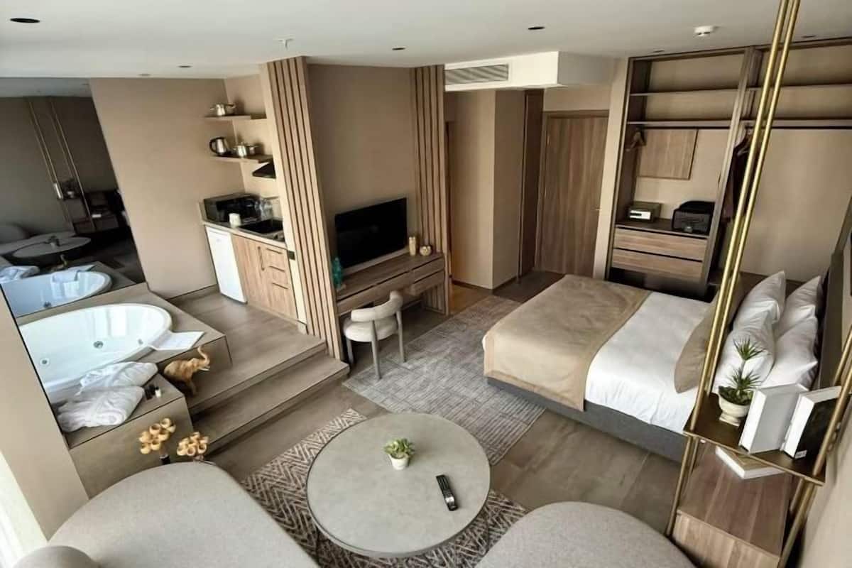 1 bedroom, premium bedding, free WiFi