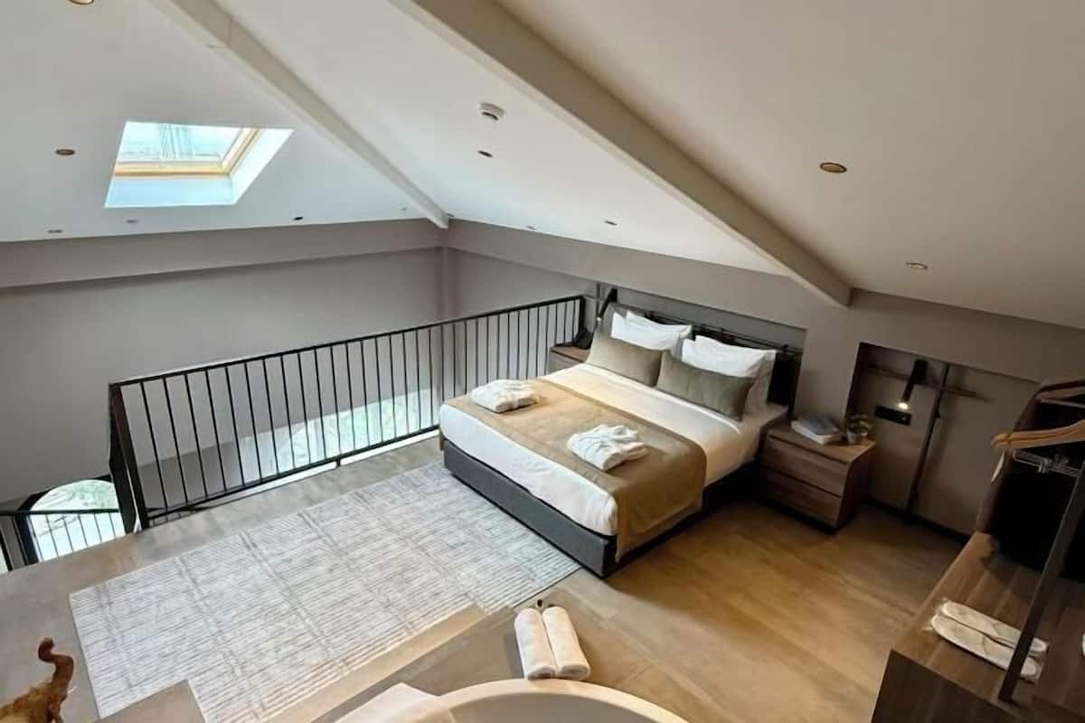 1 bedroom, premium bedding, free WiFi