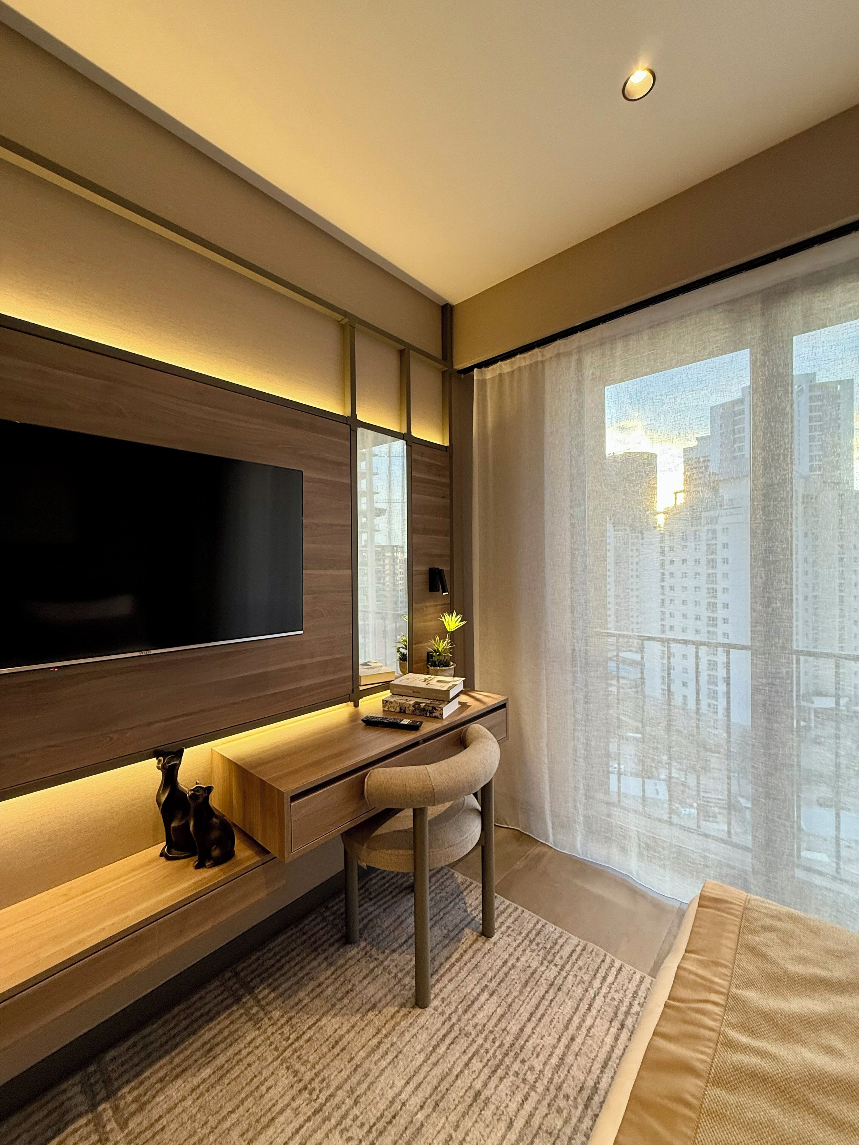Studio Suite | Peralatan tempat tidur premium, ruang kerja komputer riba, kalis bunyi 