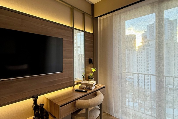 Studio Suite | Peralatan tempat tidur premium, ruang kerja komputer riba, kalis bunyi