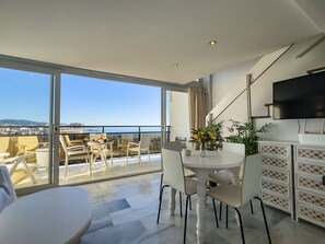 Dining - Skol 919. Duplex Apartment With Amazing Views to the Marbella Port (Marbella)