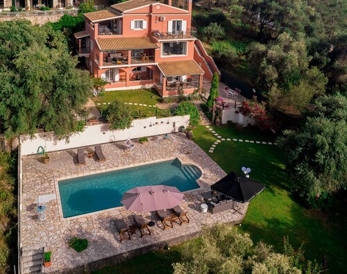 Villa Sissy sleeping up to 14 guests with large private pool - Prestige Villas