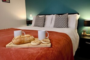 2 bedrooms, iron/ironing board, travel cot, free WiFi