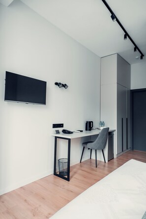 经济双人房, 山景 | 客房内保险箱、办公桌、遮光窗帘、隔音