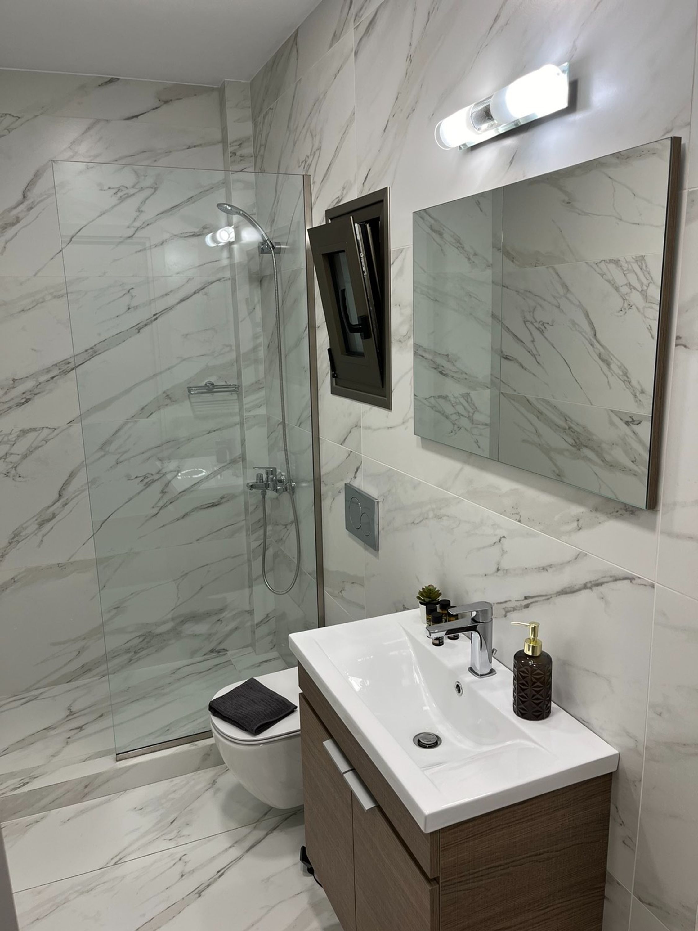 公寓 | 4 多间卧室、办公桌、隔音