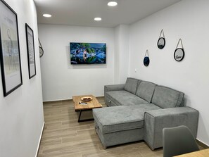 4 bedrooms, desk, soundproofing - Academys Modern Apartments by Athens Urban Retreat (Athens)