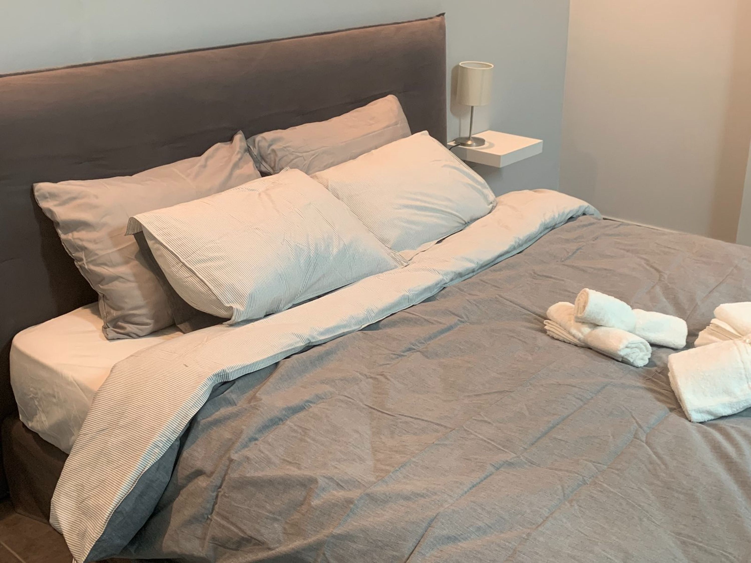 Apartment, Smoking | 4 bedrooms, desk, soundproofing