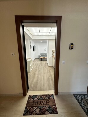 Căn hộ | 4 phòng ngủ, bàn, phòng cách âm 