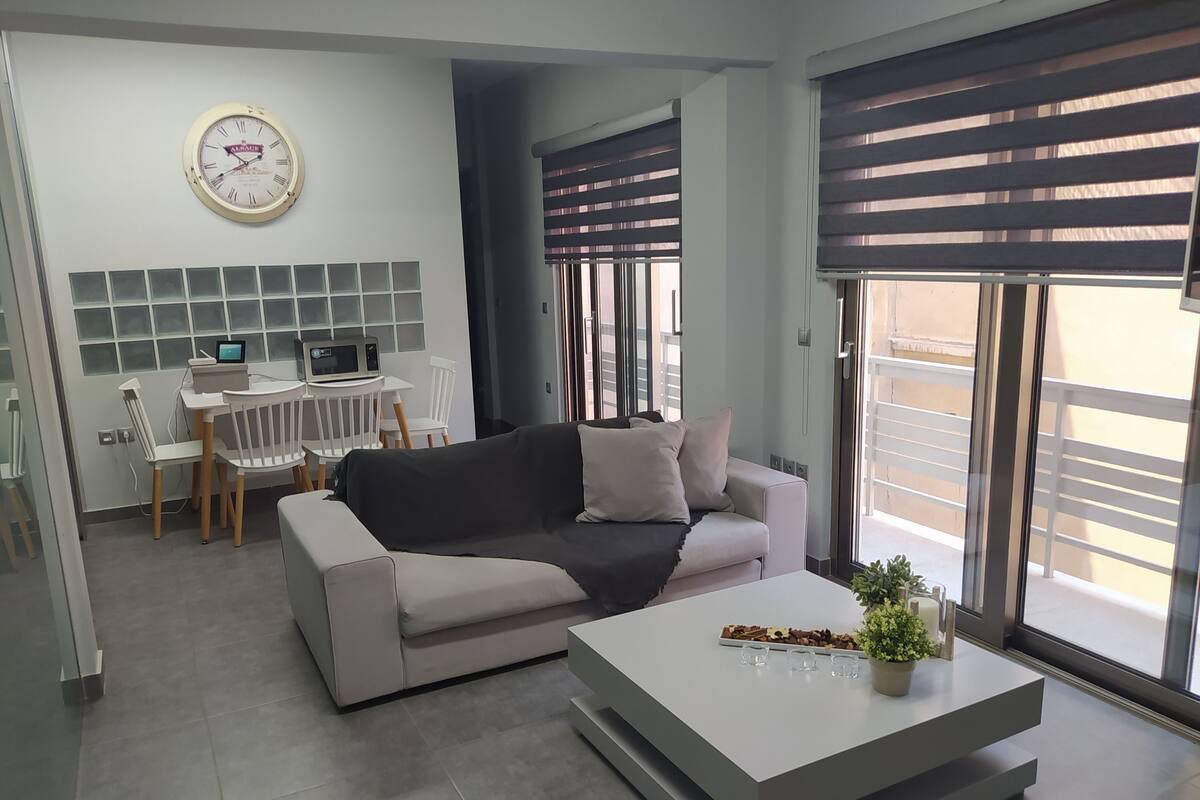 บ้านพัก, สูบบุหรี่ได้ | 4 ห้องนอน, โต๊ะทำงาน, ห้องเก็บเสียง