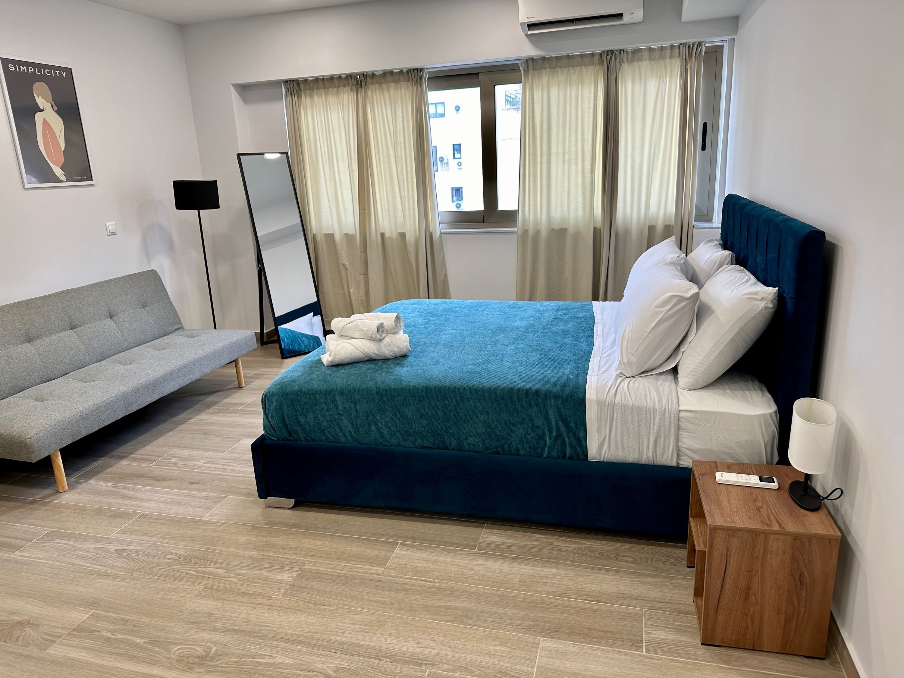 Apartemen | 4 kamar tidur, meja kerja, dan kedap suara