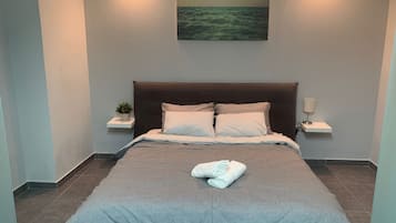 Apartment, Smoking | 4 bedrooms, desk, soundproofing