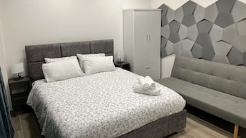 Apartment | 4 bedrooms, desk, soundproofing