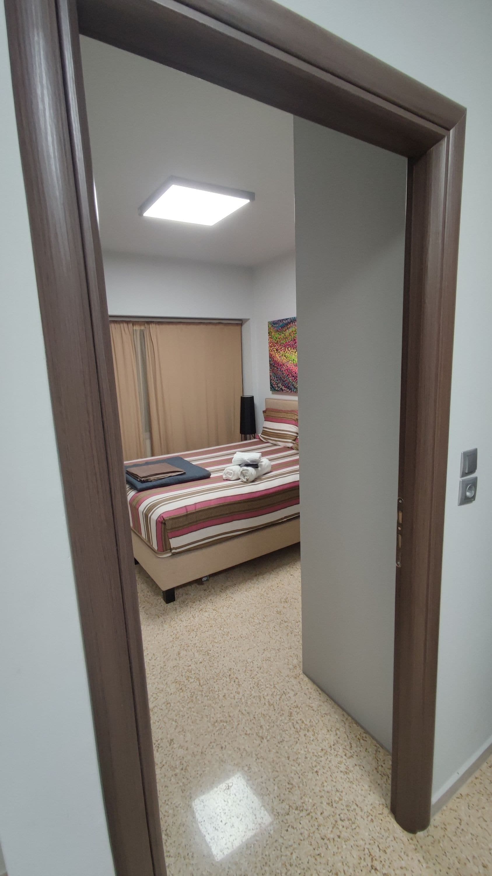 Apartamento | 2 quartos, escrivaninha, quartos à prova de som