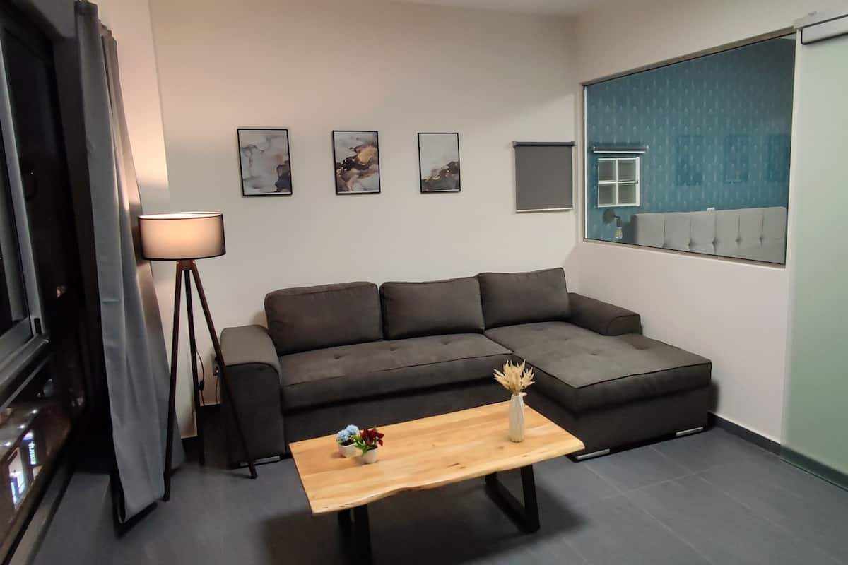 3 bedrooms, desk