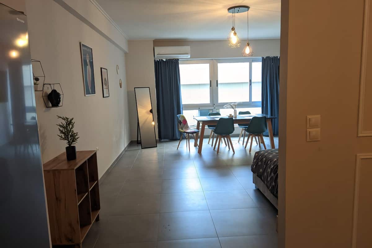 3 bedrooms, desk