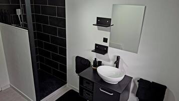 Bruser, håndklæder, Sæbe, Toiletpapir