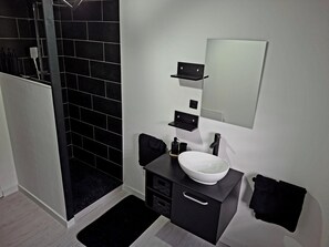 淋浴設備、提供毛巾、番梘、廁紙