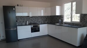 Frigorifero, microonde, forno, lavastoviglie