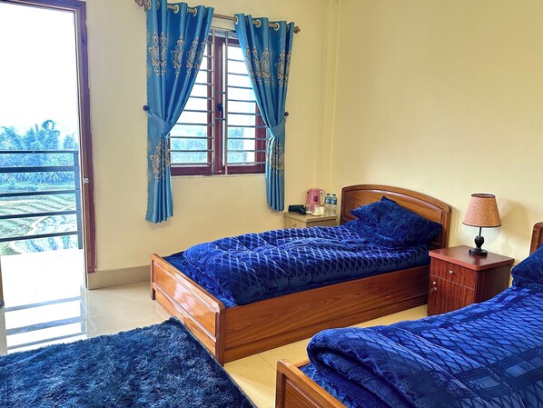 Comfort-Dreibettzimmer, eigenes Bad, Bergblick | Kostenloses WLAN
