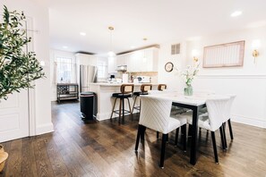 Dining - True 2bed/3bath - 20 mins to NYC + MetLife! Luxury Brownstone (Jersey City)