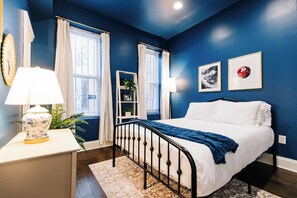 2 bedrooms, desk, iron/ironing board, travel cot - True 2-bed - 20 mins to NYC! Luxury Brownstone (Jersey City)