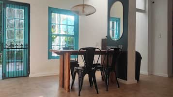 Casa, 4 habitaciones, para fumadores, balcón | Comedor