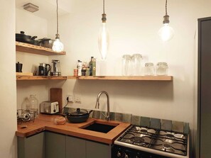House, 4 Bedrooms, Smoking, Balcony | Interior