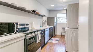 Frigorífic, microones, forn i placa de cuina