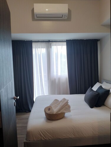 Park Mckinley West Brand new condo, suitable for a couple or small family.