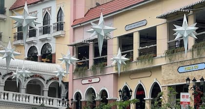 Park Mckinley West Brand new condo, suitable for a couple or small family.