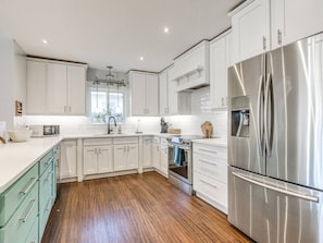 Fridge, microwave, oven, stovetop - Urban Oasis w/ Optional Detached Home (Oklahoma City)