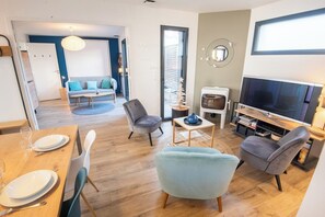 Téléviseur, foyer, chaîne audio