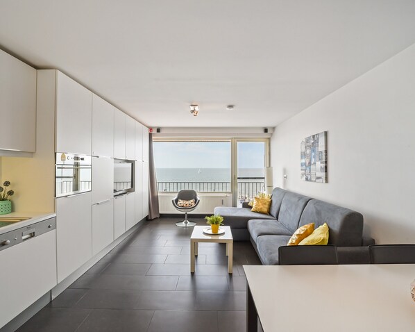 Apartment | Living room - Spacious Studio With sea View (Blankenberge)